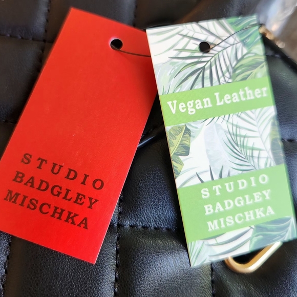 NEW Badgley Miscka Quilted Convertible Crossbody with lock. GREAT Gift! - Picture 7 of 10